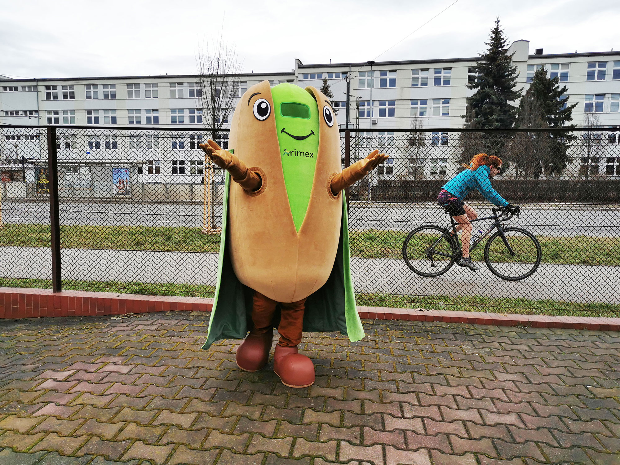 Szukasz pomysłu na promocję produktu? Postaw na stroje reklamowe Kraków. Pistacja